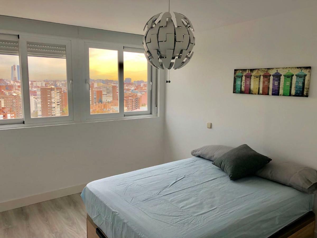 Pisos Con Piscina De Temporada Corta Estancia Madrid Eksteriør bilde